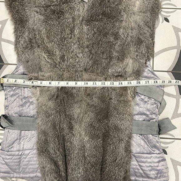 Rabbit Fur Vest with adjustable fit - Picture 15 of 16